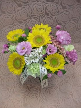 御仏前アレンジメント「港屋花店」（山形県西村山郡河北町の花屋）のギャラリー写真